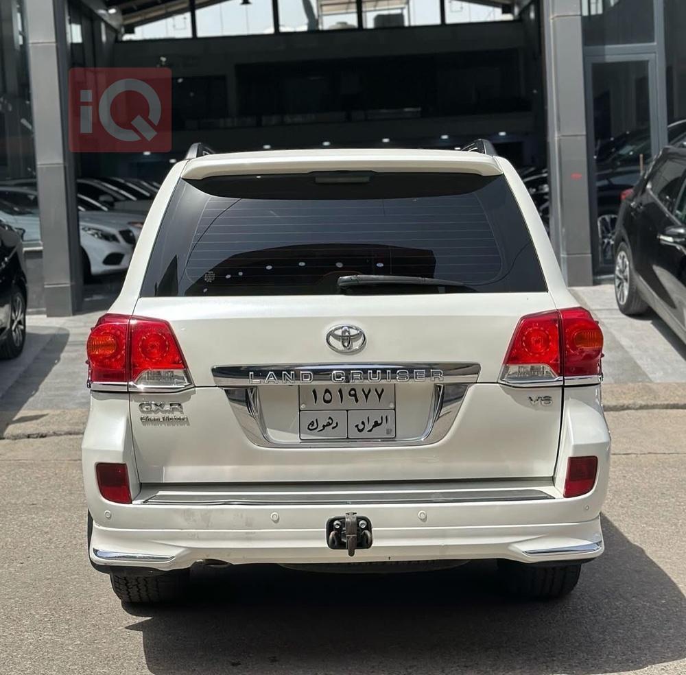 تۆیۆتا لاند کروزەر